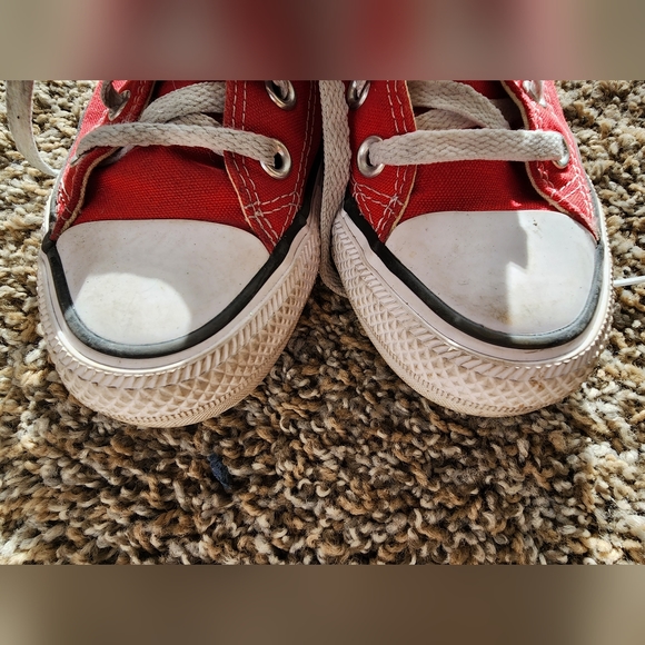 Red High Top Convesre Chuck Taylor All Star - Picture 7 of 8